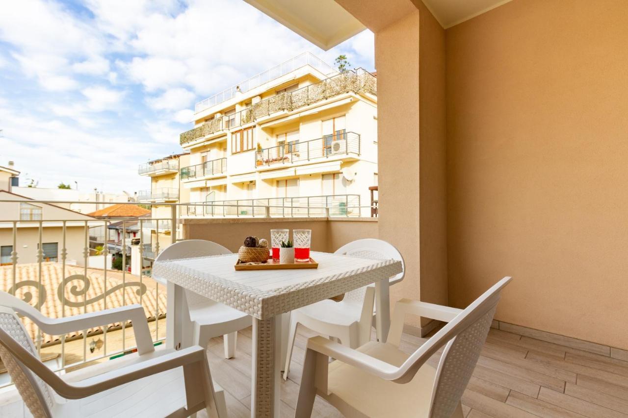 Giada 1P - Palazzina Laura Myho Casa Daire Tortoreto Dış mekan fotoğraf